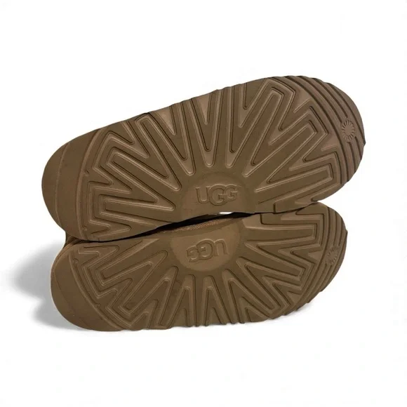 ✨UGG Classic Short Star Print Boots • Size 6✨ - Picture 6 of 9